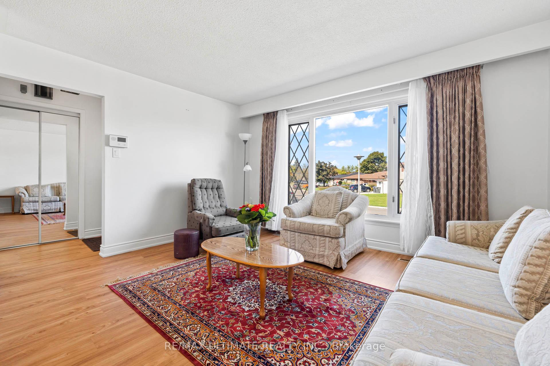 Photo 10 of 33 Forsythia Road, Brampton, Southgate — HOMEH