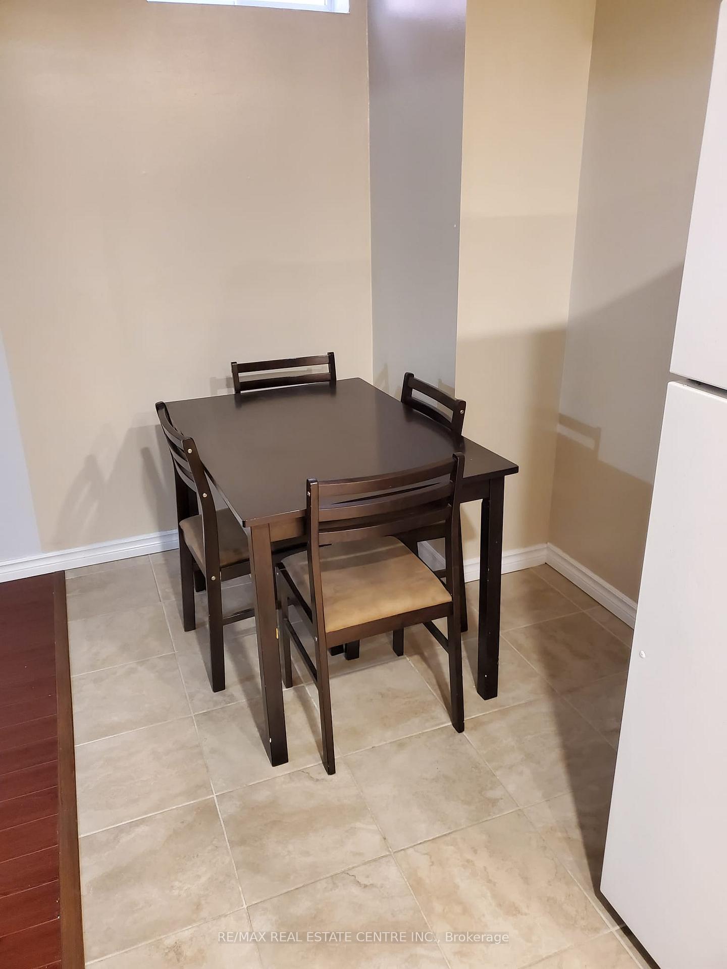 Photo 8 of 42 Ridgemore Crescent, Brampton, Fletcher's Meadow — HOMEH