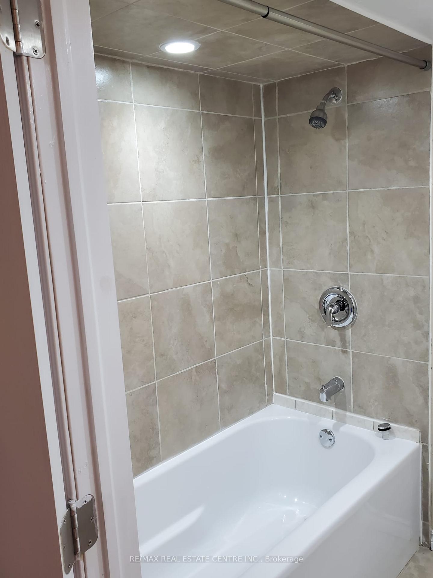 Photo 9 of 42 Ridgemore Crescent, Brampton, Fletcher's Meadow — HOMEH