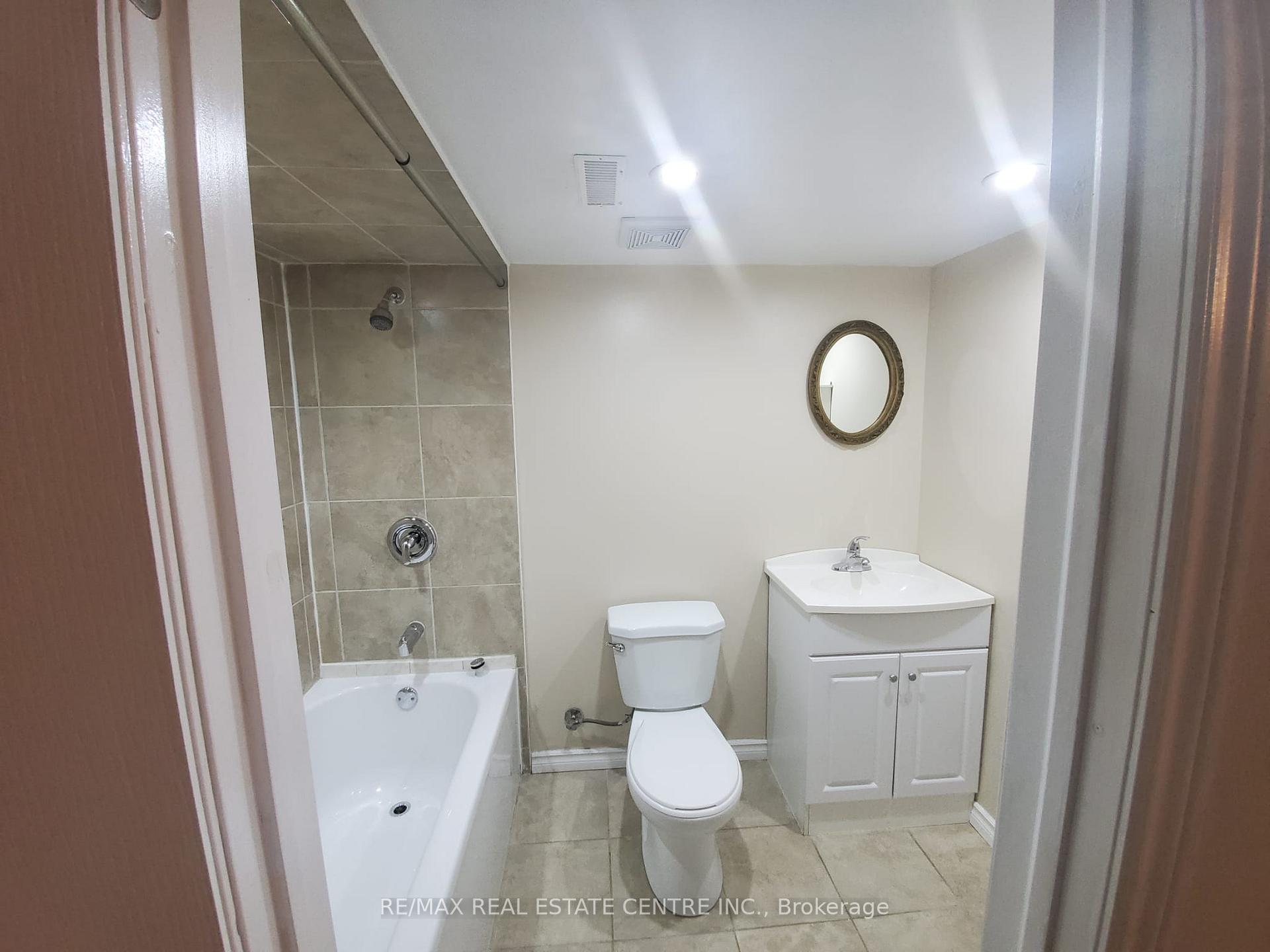 Photo 7 of 42 Ridgemore Crescent, Brampton, Fletcher's Meadow — HOMEH