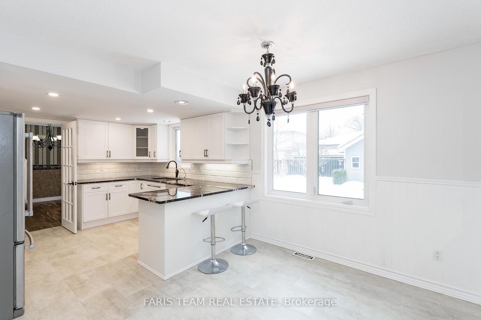 Photo 3 of 24 Keats Drive, Barrie, Letitia Heights — HOMEH