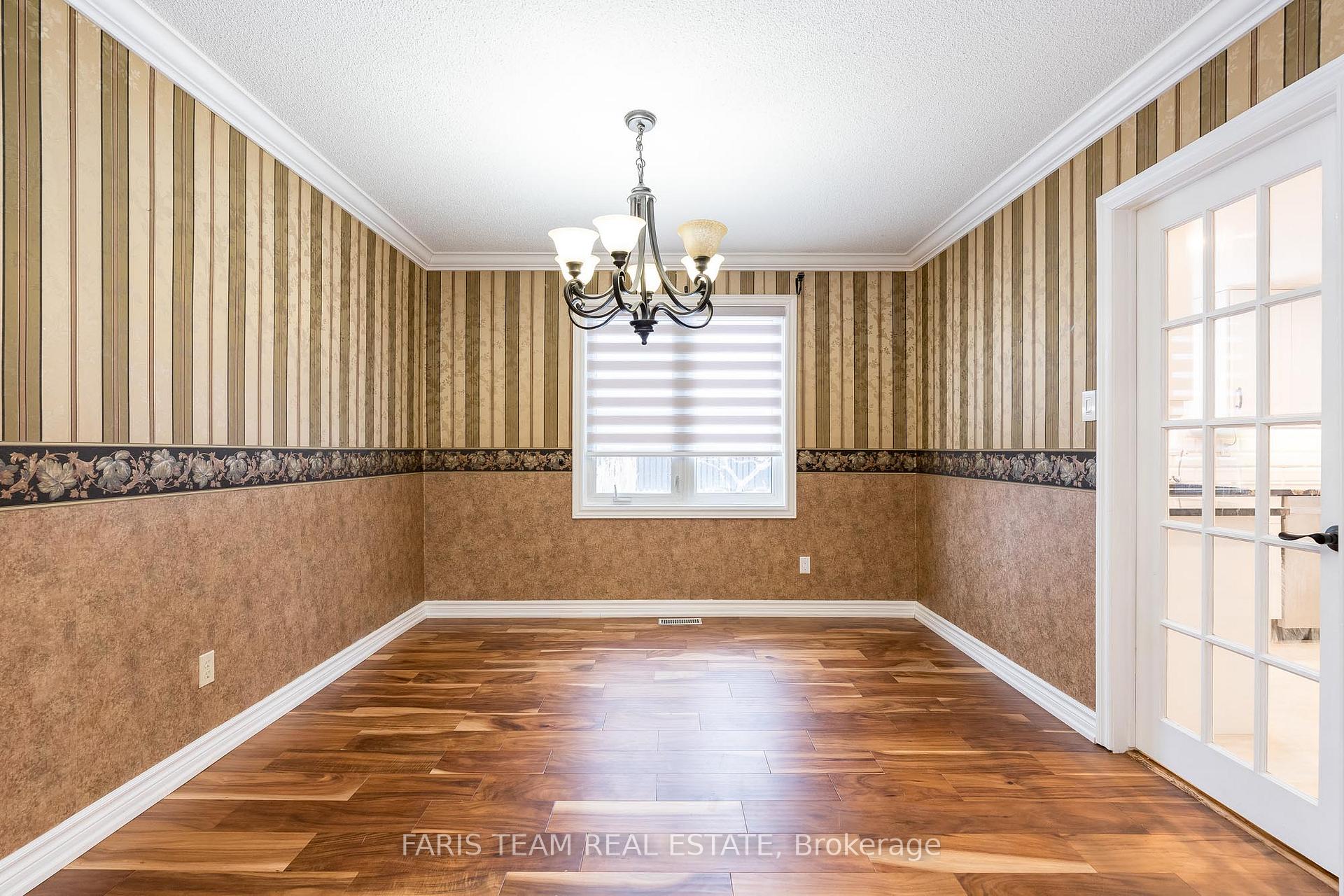 Photo 7 of 24 Keats Drive, Barrie, Letitia Heights — HOMEH