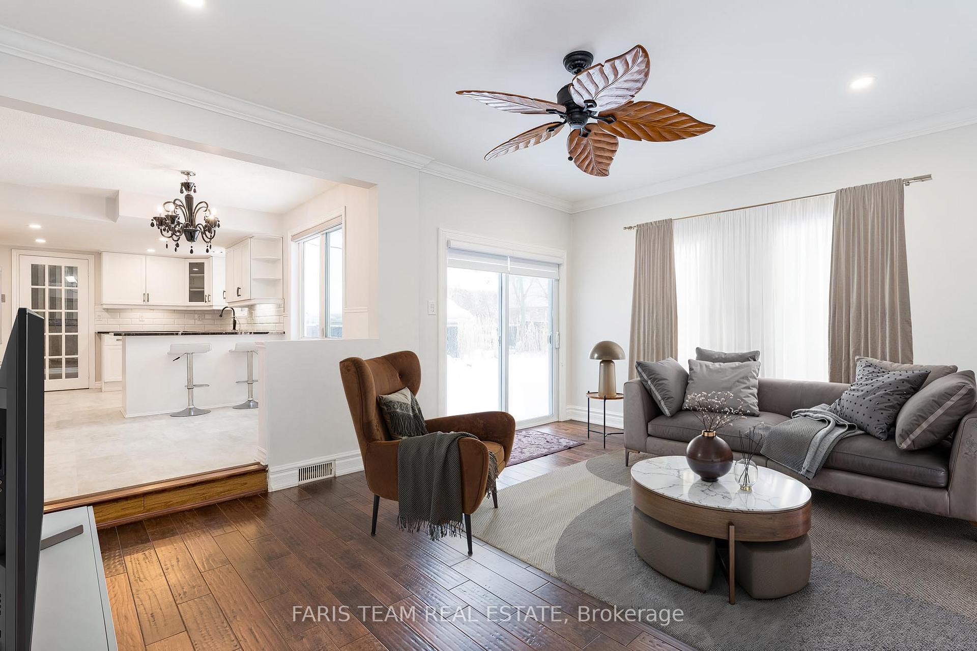 Photo 9 of 24 Keats Drive, Barrie, Letitia Heights — HOMEH