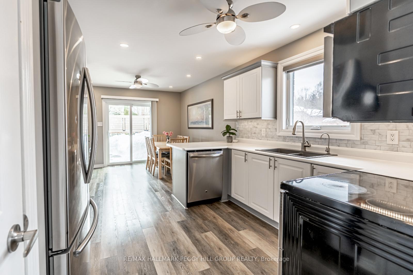 Photo 5 of 106 Brennan Avenue, Barrie, South Shore — HOMEH