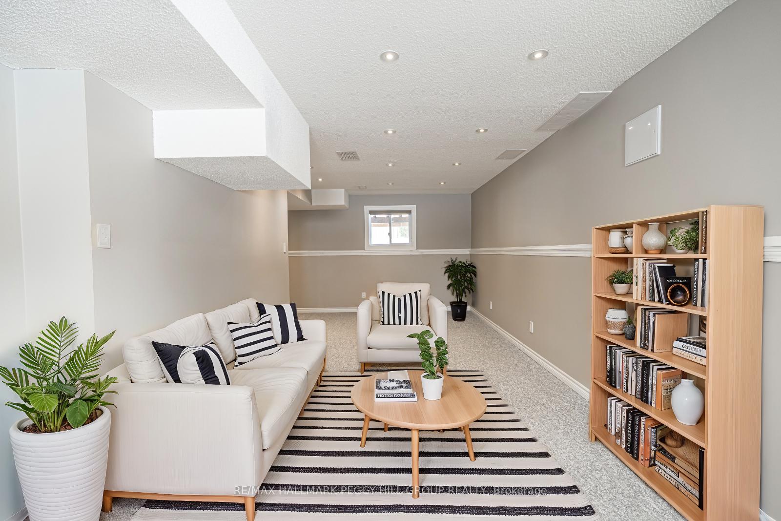 Photo 15 of 106 Brennan Avenue, Barrie, South Shore — HOMEH