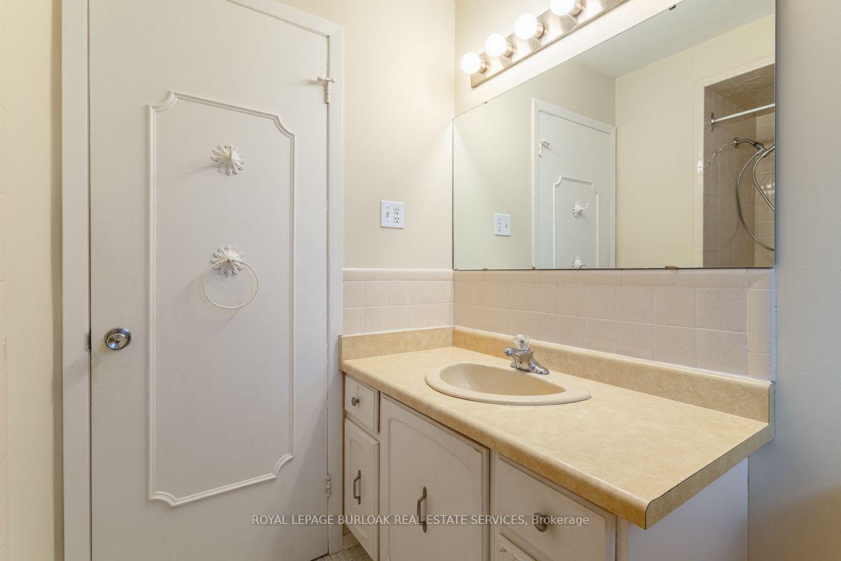 Photo 20 of 330 Tuck Drive, Burlington, Shoreacres — HOMEH