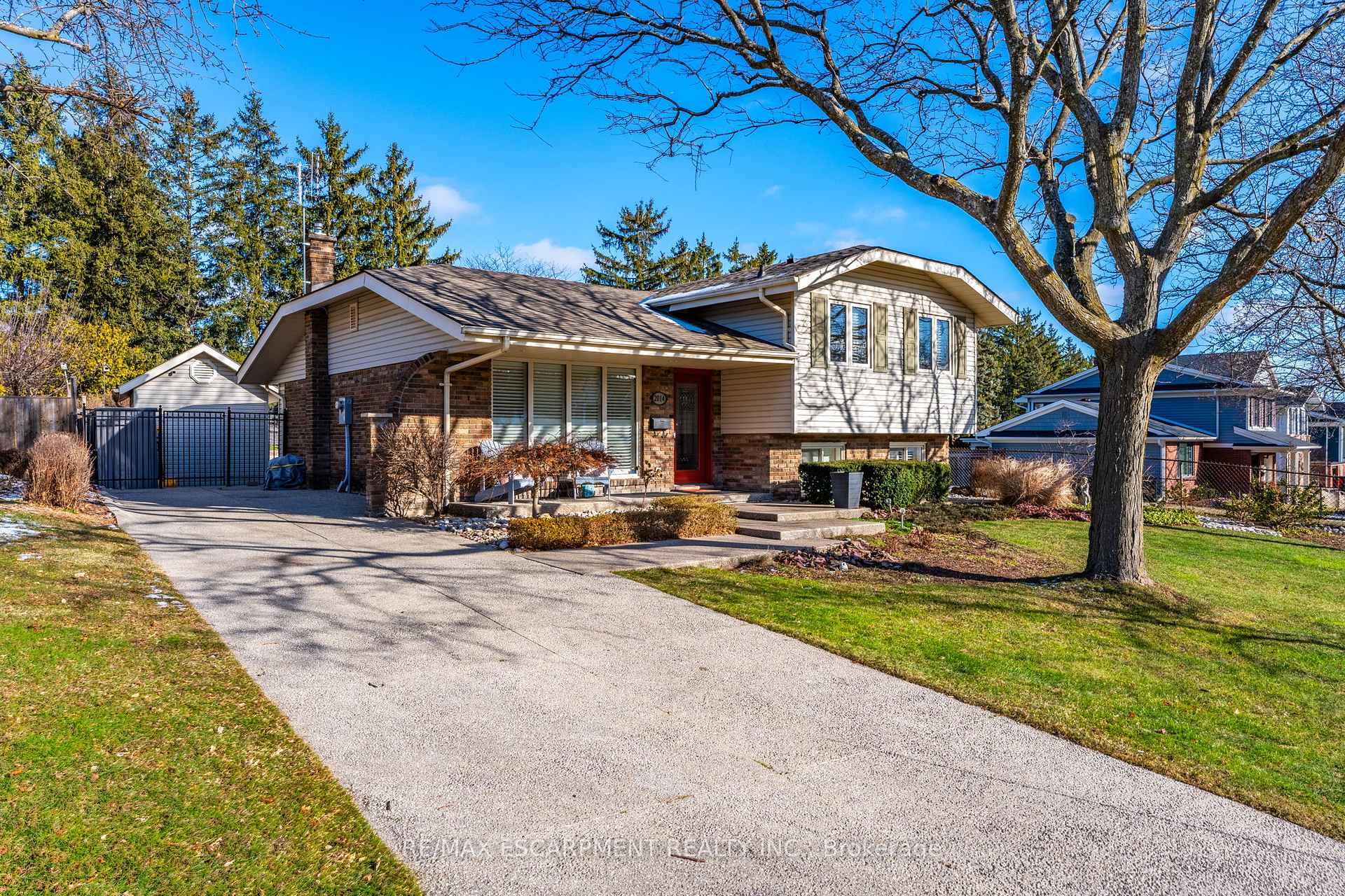 Photo 2 of 2014 Cavendish Drive, Burlington, Brant Hills — HOMEH