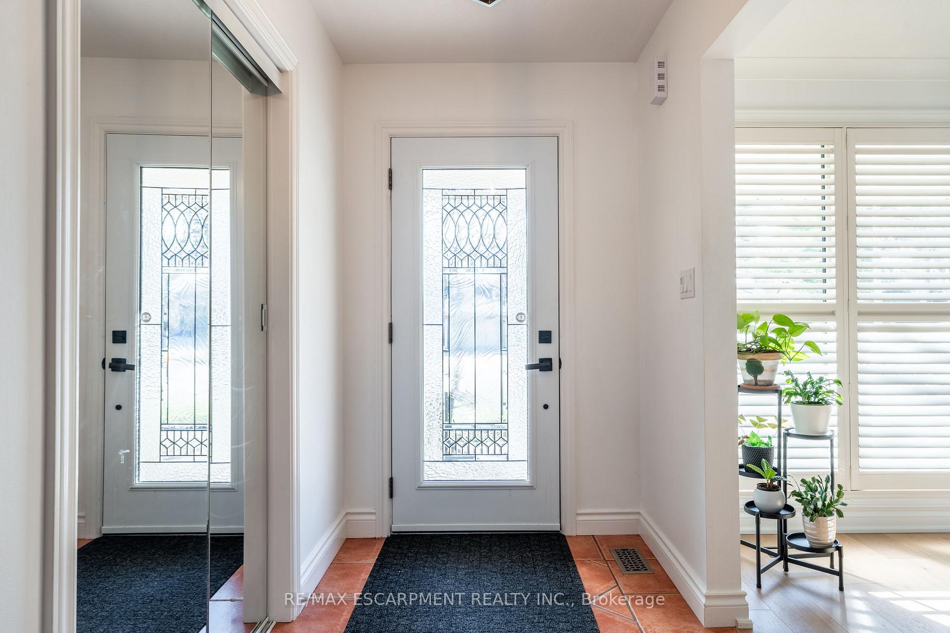 Photo 5 of 2014 Cavendish Drive, Burlington, Brant Hills — HOMEH