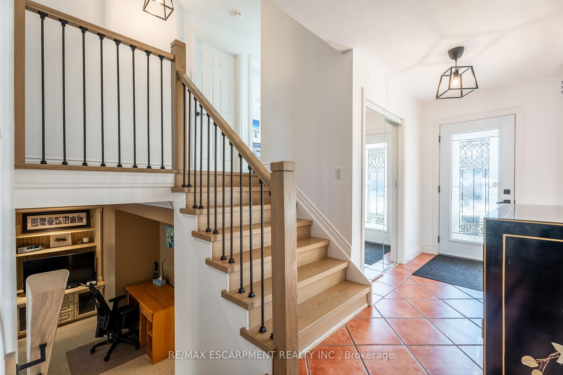 Photo 16 of 2014 Cavendish Drive, Burlington, Brant Hills — HOMEH