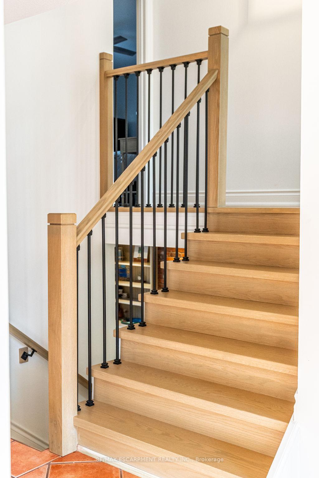 Photo 25 of 2014 Cavendish Drive, Burlington, Brant Hills — HOMEH