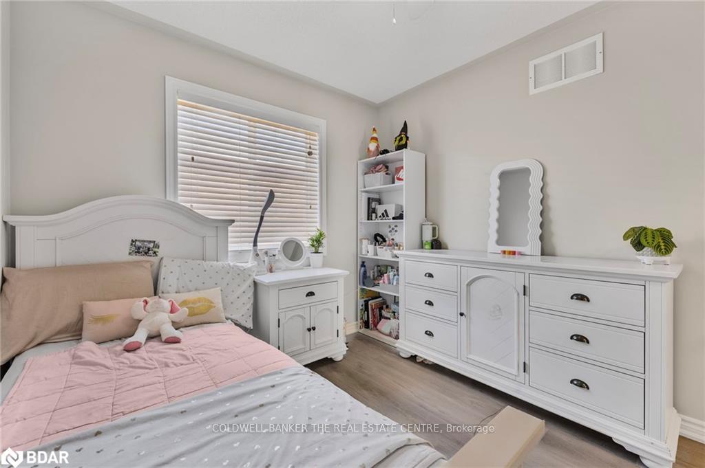 Photo 10 of 32 Jagges Drive, Barrie, Edgehill Drive — HOMEH