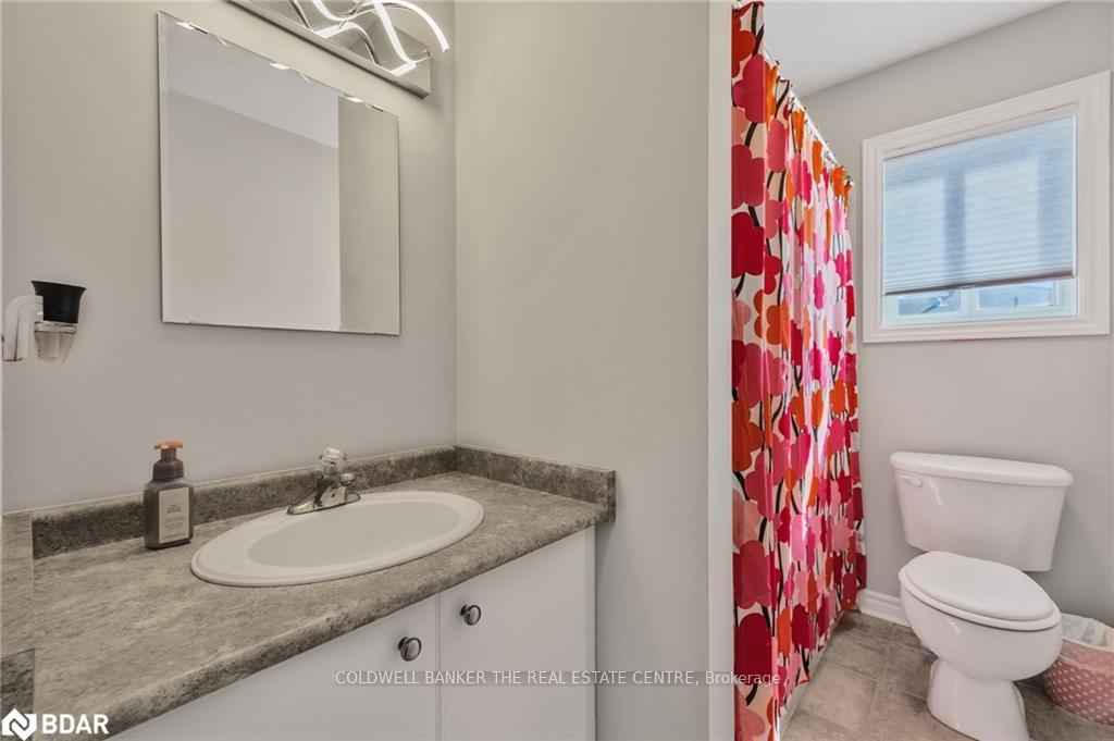 Photo 13 of 32 Jagges Drive, Barrie, Edgehill Drive — HOMEH