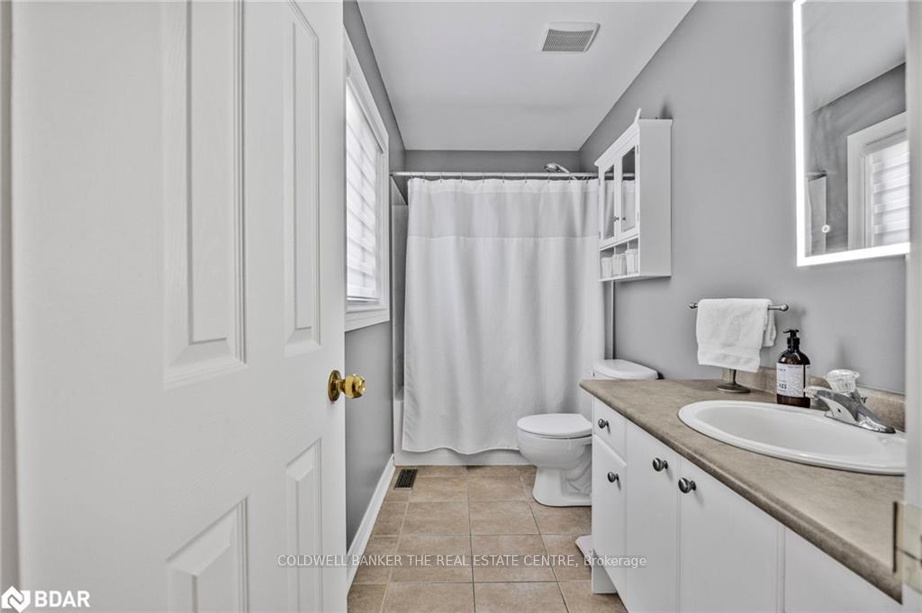 Photo 16 of 32 Jagges Drive, Barrie, Edgehill Drive — HOMEH