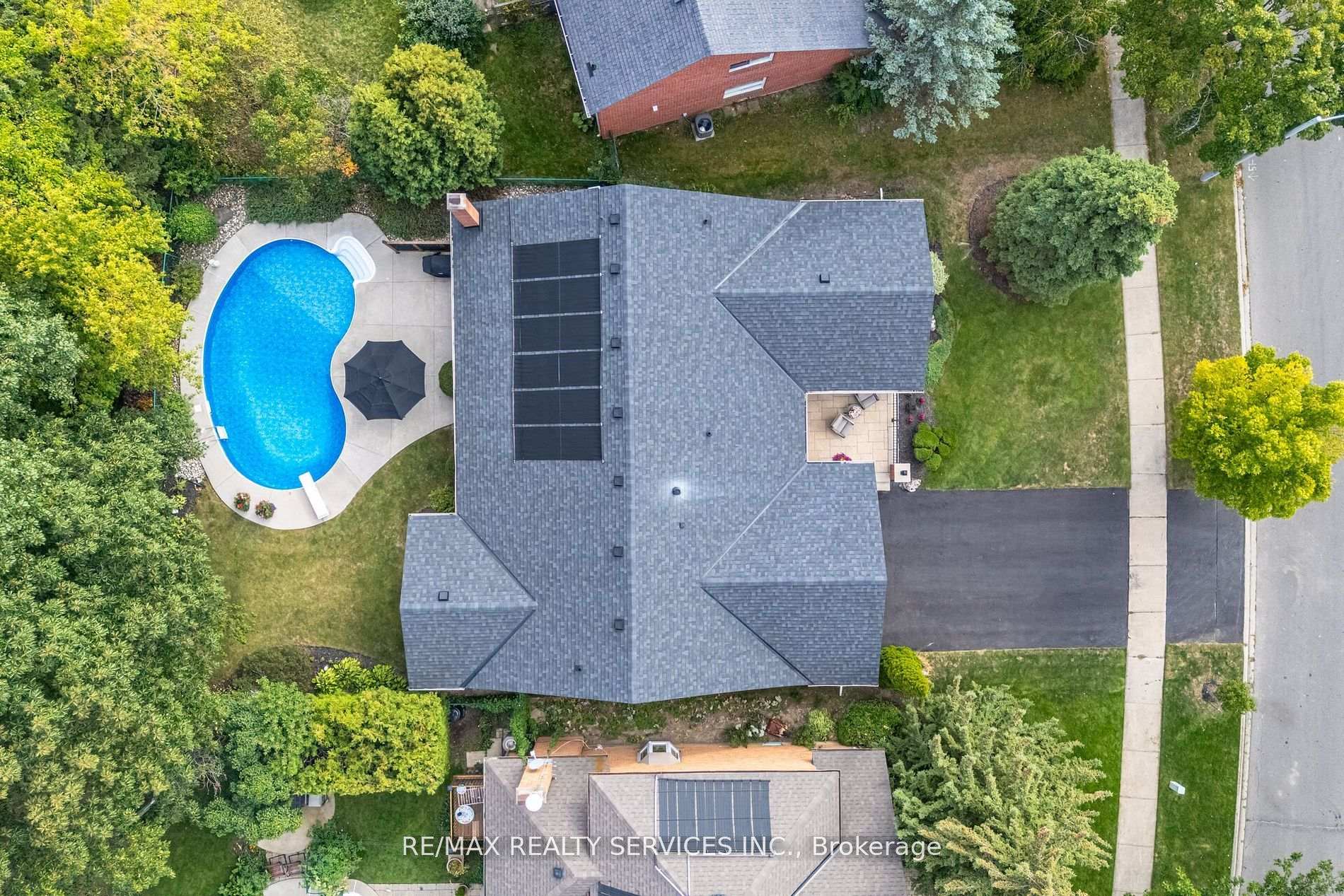 Photo 3 of 33 Carnforth Drive, Brampton, Snelgrove — HOMEH