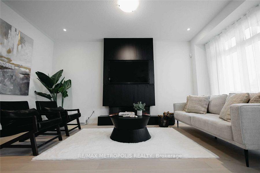 Photo 6 of Unit Upper, 21 Ravenbury Street, Brampton, Bram East — HOMEH