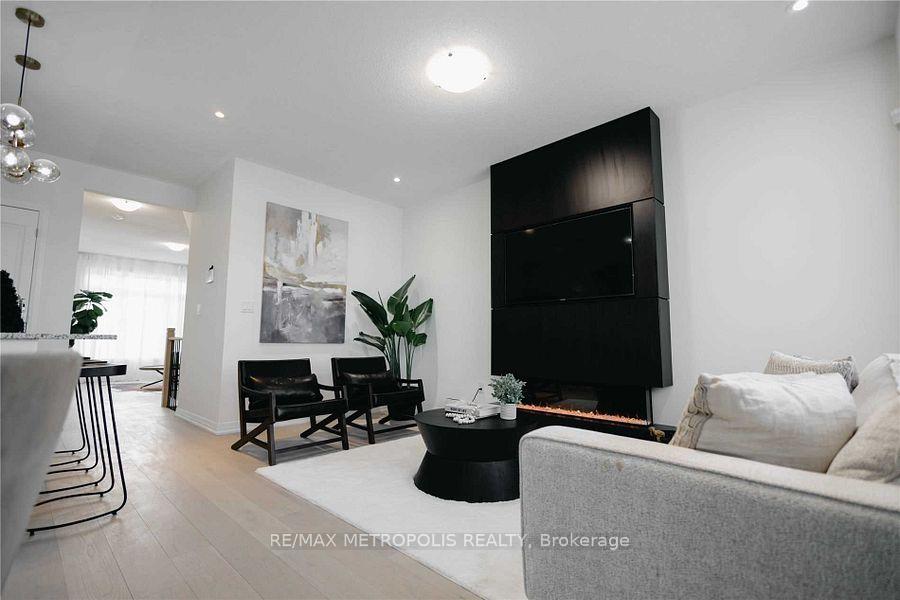 Photo 2 of Unit Upper, 21 Ravenbury Street, Brampton, Bram East — HOMEH