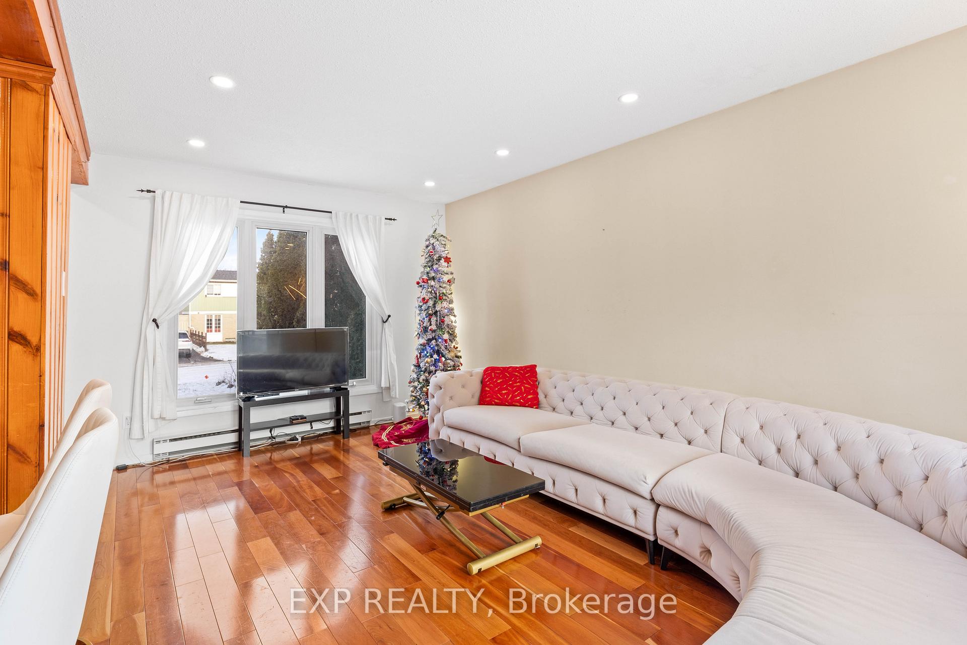 Photo 8 of 21 Hamlet Court, Brampton, Central Park — HOMEH