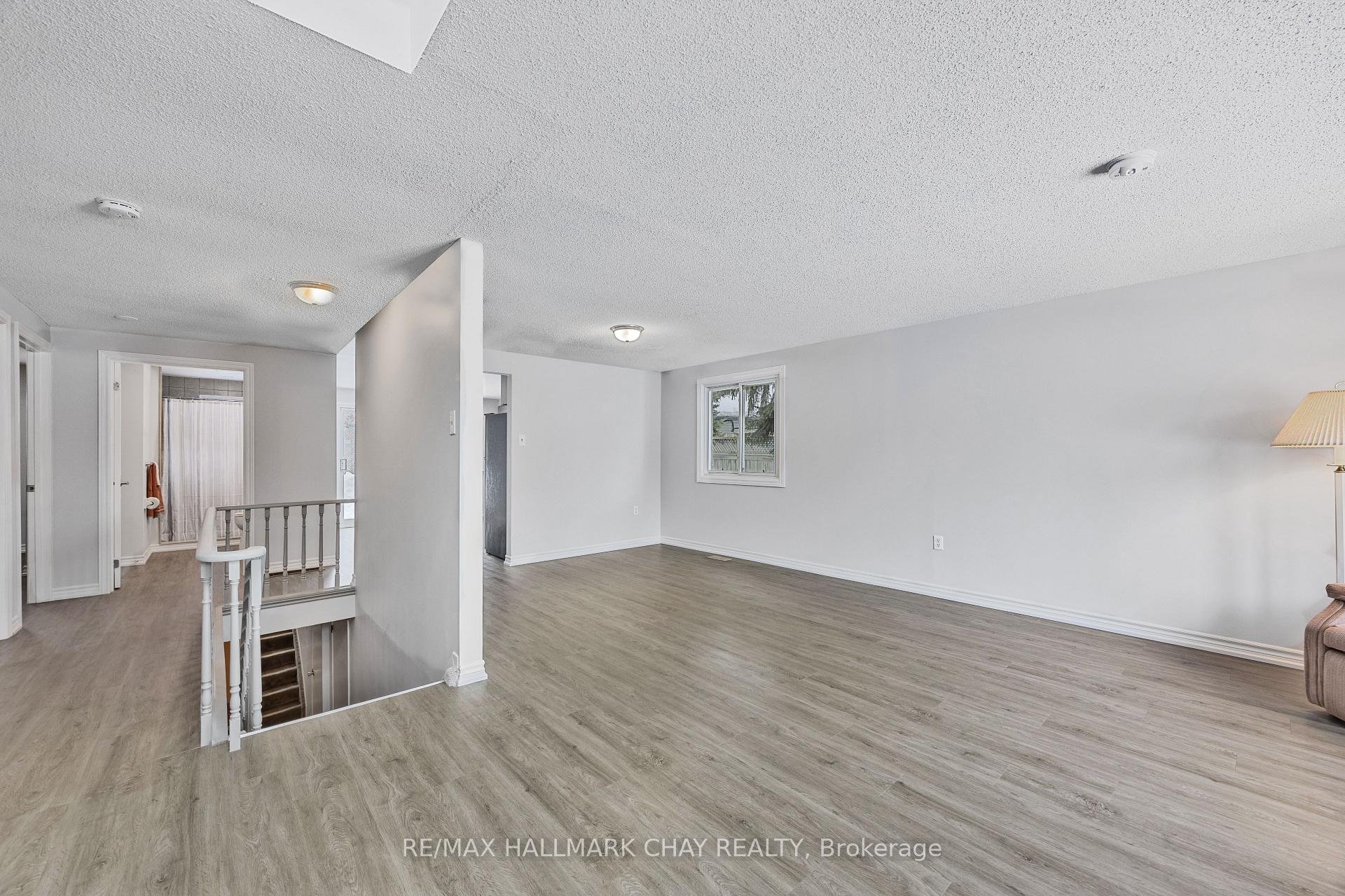 Photo 3 of 40 Sinclair Court, Barrie, Sunnidale — HOMEH