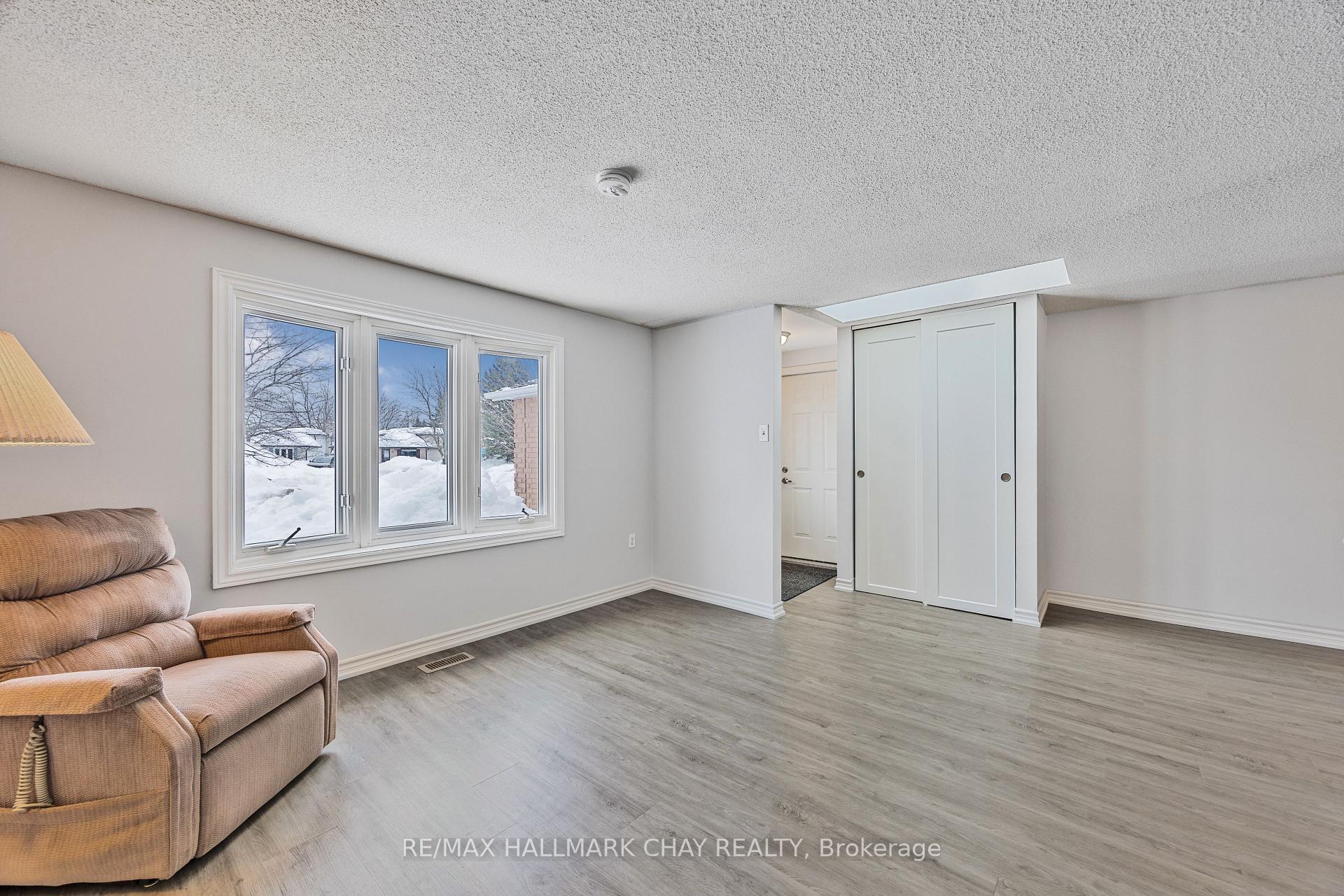 Photo 7 of 40 Sinclair Court, Barrie, Sunnidale — HOMEH