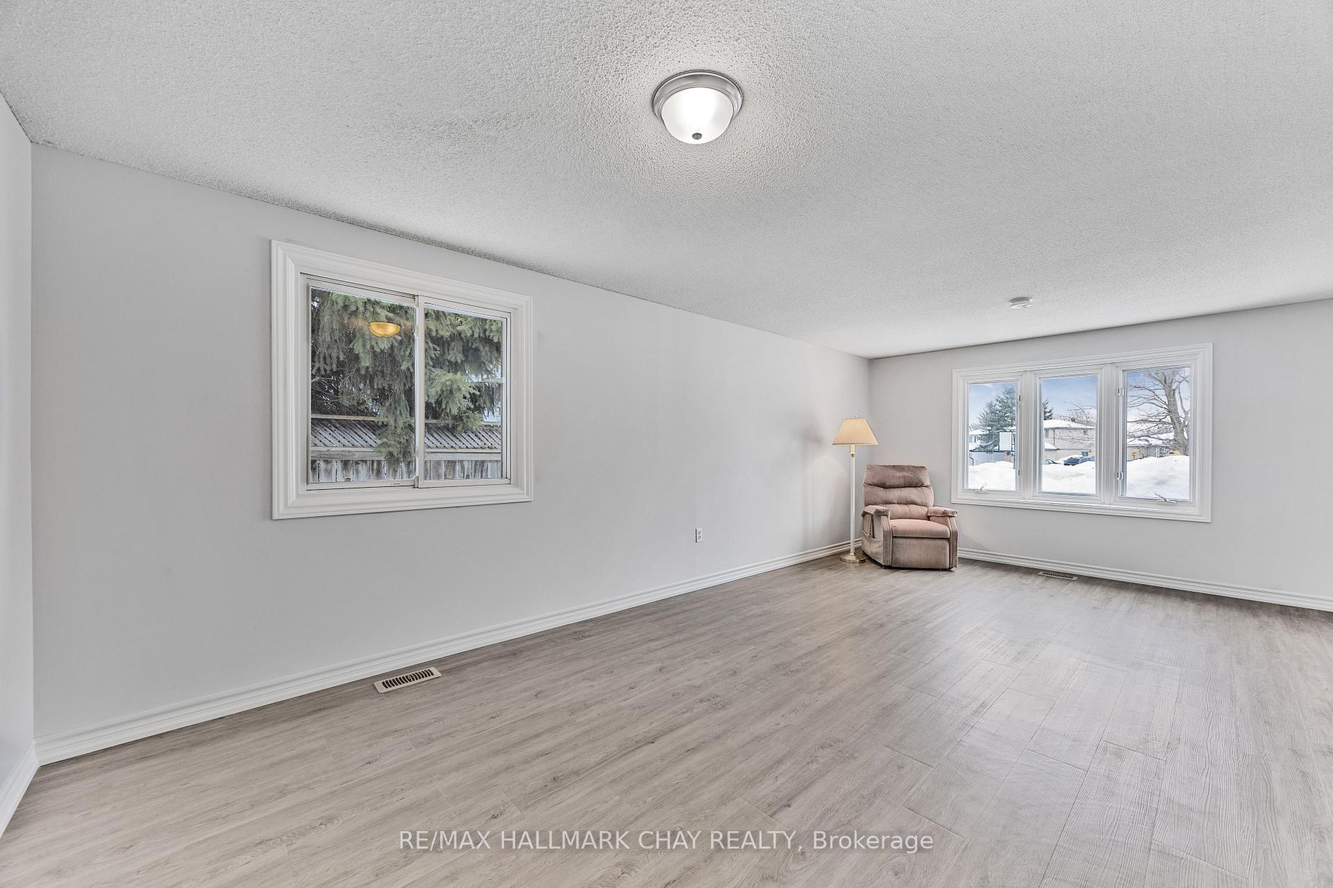 Photo 13 of 40 Sinclair Court, Barrie, Sunnidale — HOMEH