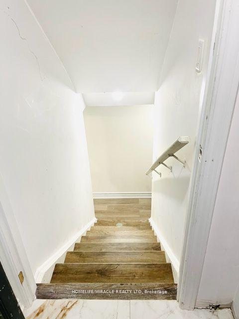 Front of Basement, 7 Aldenham Street