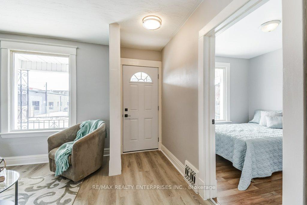 Photo 7 of 1039.5 Cannon Street E, Hamilton, Crown Point — HOMEH