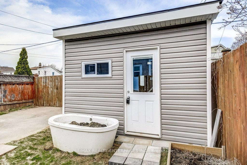 Photo 31 of 1039.5 Cannon Street E, Hamilton, Crown Point — HOMEH