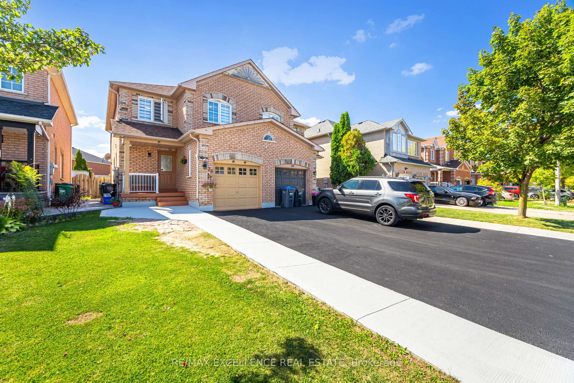 Photo 2 of 36 Coppermill Drive W, Brampton, Northwest Sandalwood Parkway — HOMEH