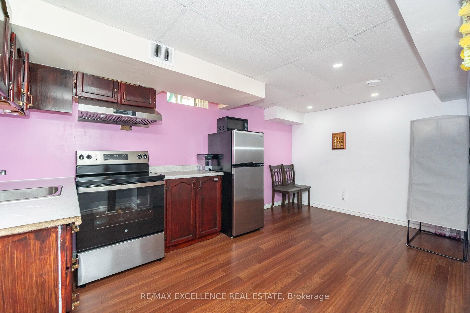 Photo 24 of 36 Coppermill Drive W, Brampton, Northwest Sandalwood Parkway — HOMEH