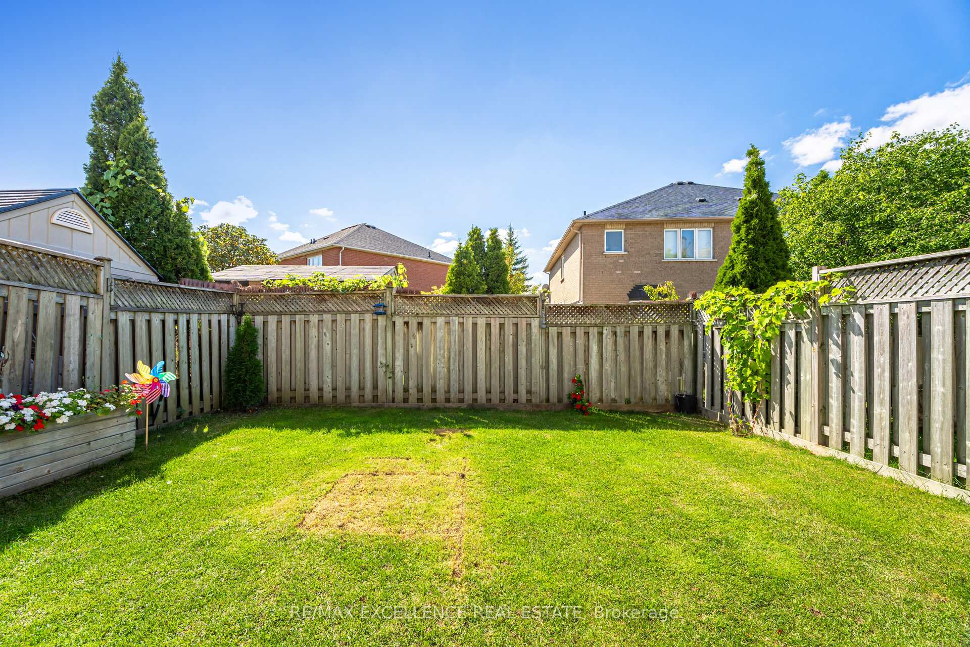 Photo 32 of 36 Coppermill Drive W, Brampton, Northwest Sandalwood Parkway — HOMEH