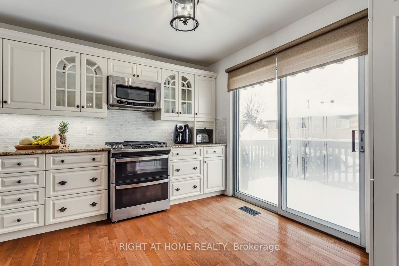 Photo 15 of 15 Horsfield Drive, Barrie, Northwest — HOMEH
