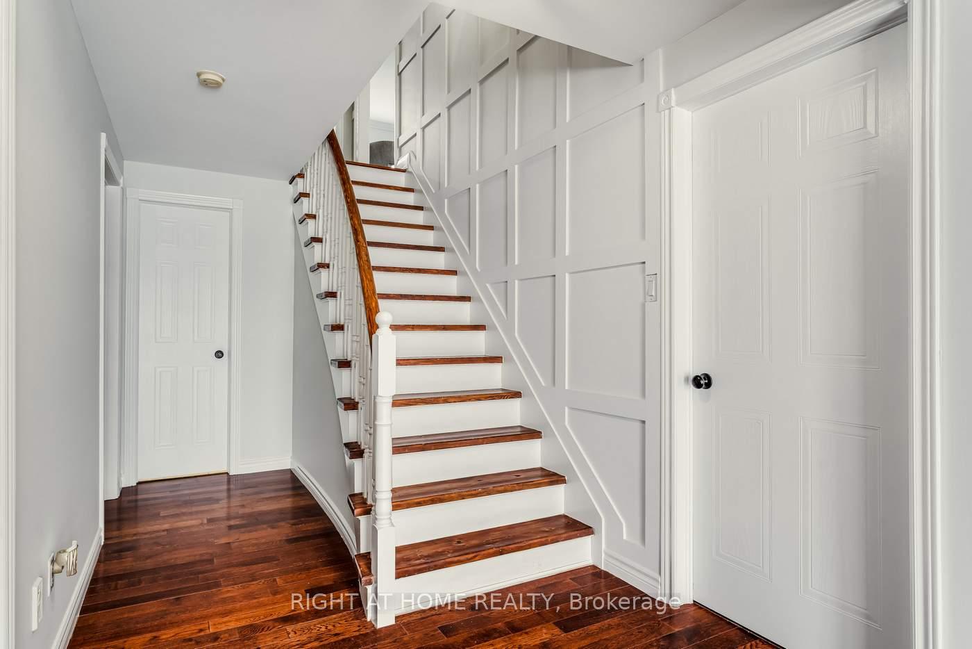 Photo 32 of 15 Horsfield Drive, Barrie, Northwest — HOMEH