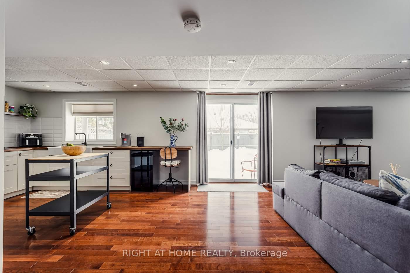 Photo 33 of 15 Horsfield Drive, Barrie, Northwest — HOMEH