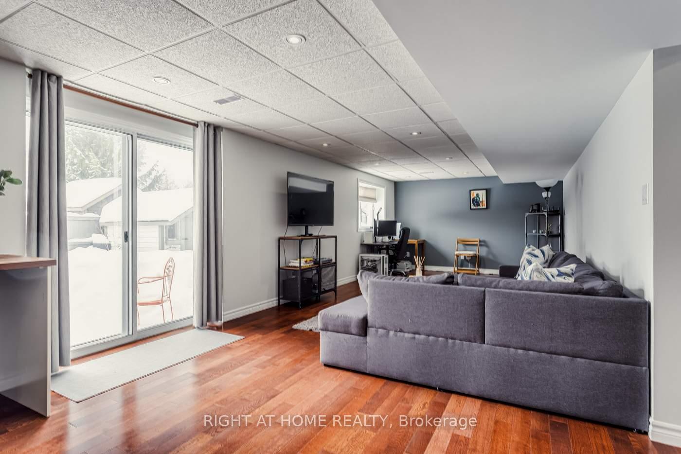 Photo 35 of 15 Horsfield Drive, Barrie, Northwest — HOMEH