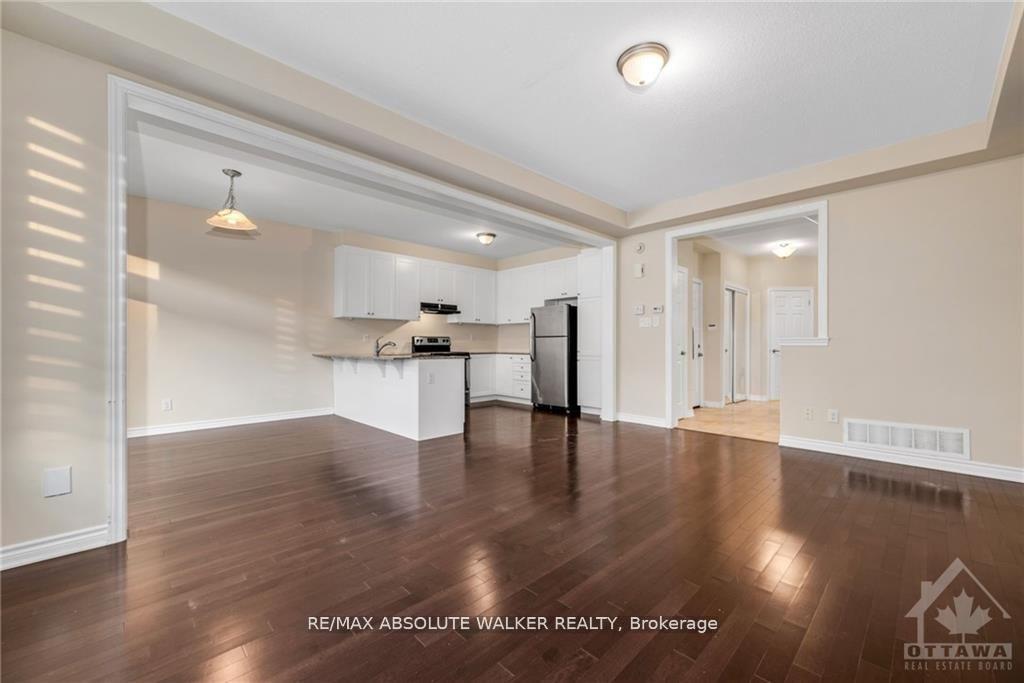Photo 3 of 626 Dundonald Drive, Ottawa, Barrhaven - Half Moon Bay — HOMEH
