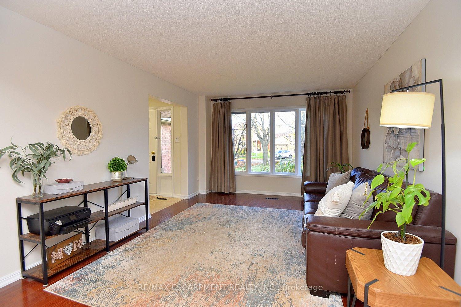 Photo 8 of 570 Harmony Avenue, Burlington, Roseland — HOMEH