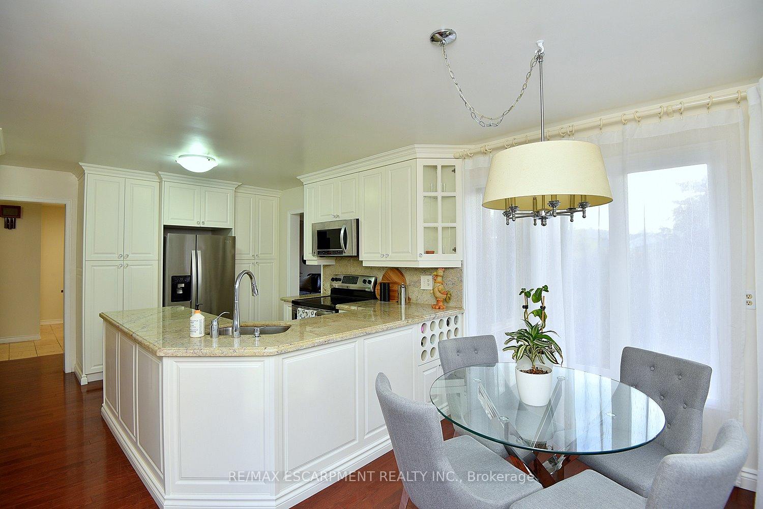 Photo 11 of 570 Harmony Avenue, Burlington, Roseland — HOMEH