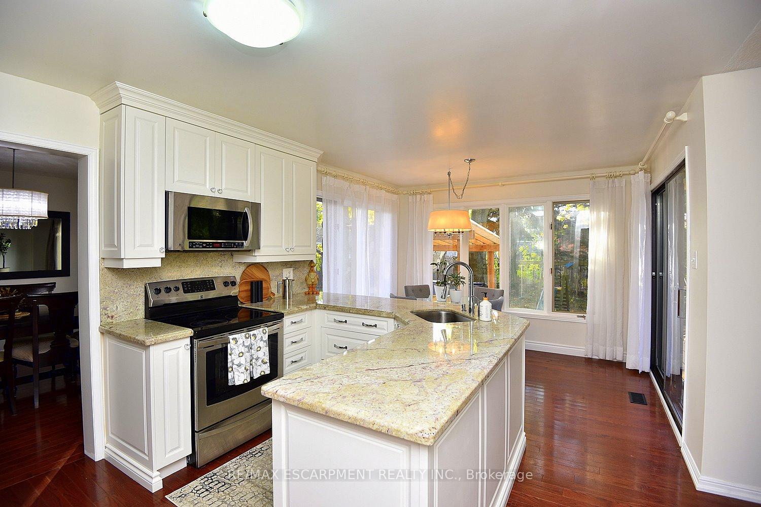 Photo 12 of 570 Harmony Avenue, Burlington, Roseland — HOMEH