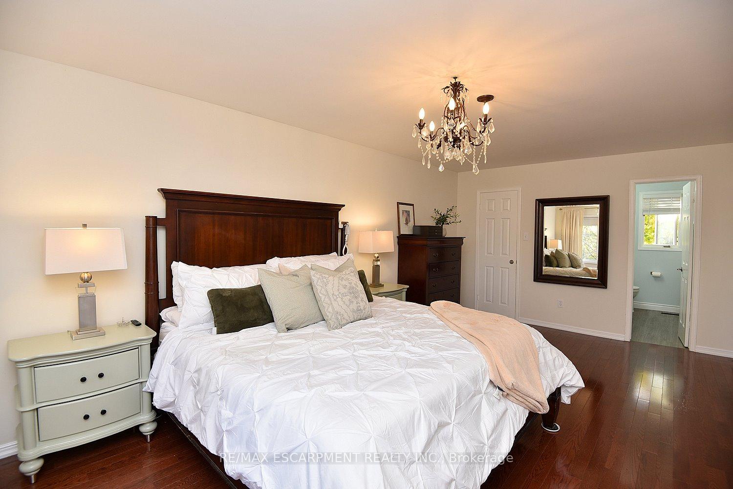 Photo 15 of 570 Harmony Avenue, Burlington, Roseland — HOMEH
