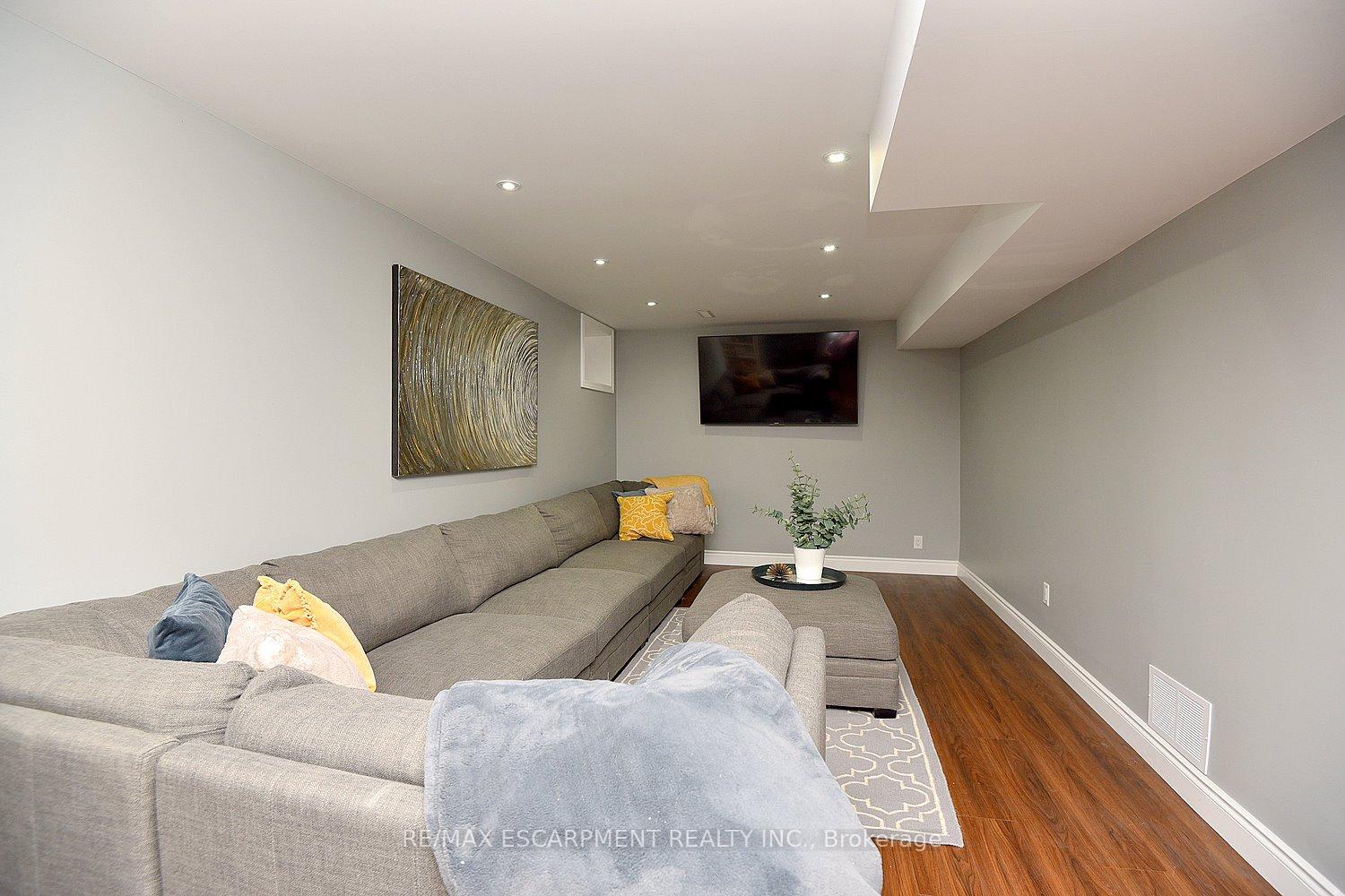 Photo 25 of 570 Harmony Avenue, Burlington, Roseland — HOMEH