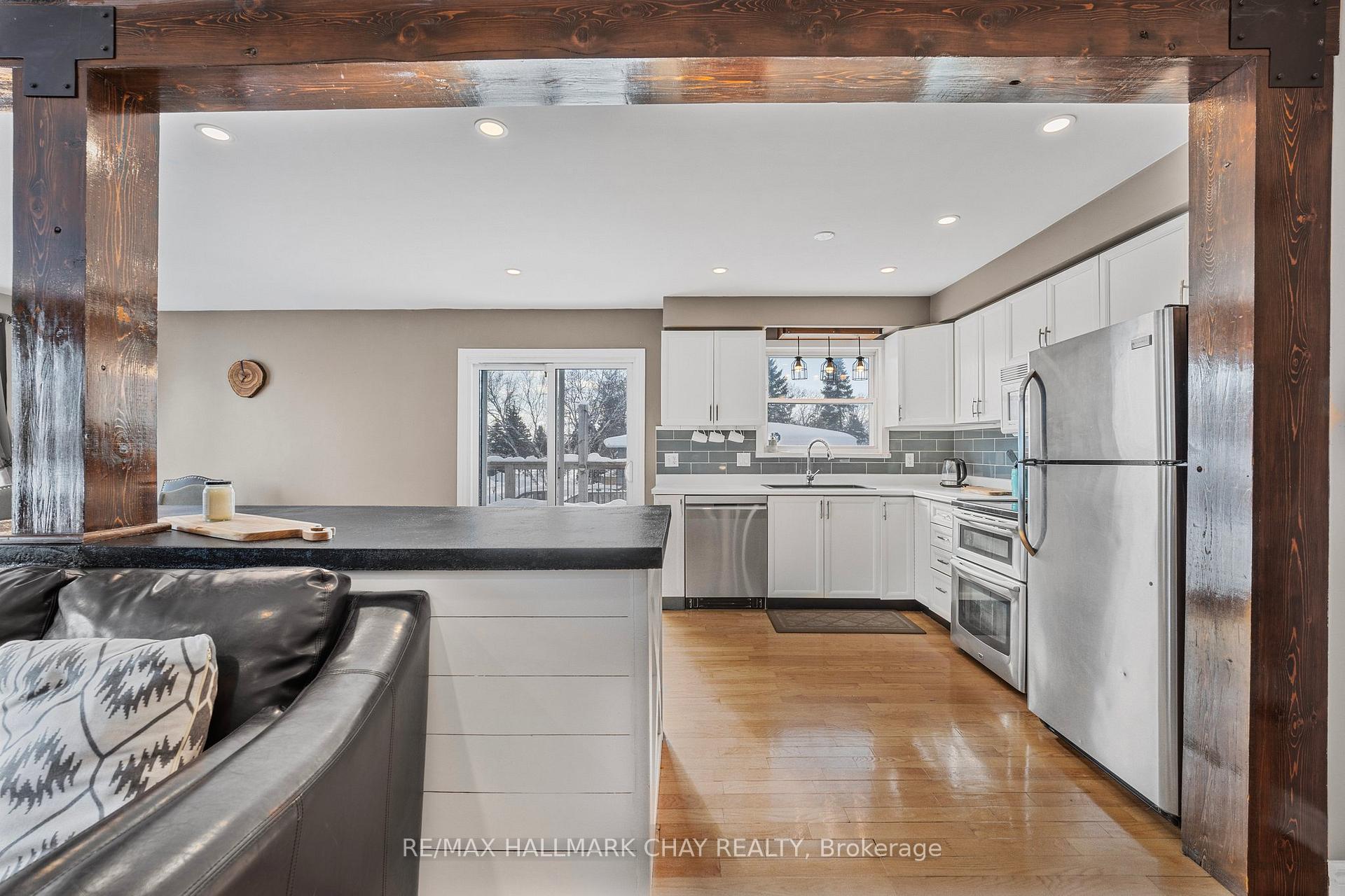 Photo 12 of 316 Pine Drive, Barrie, Bayshore — HOMEH