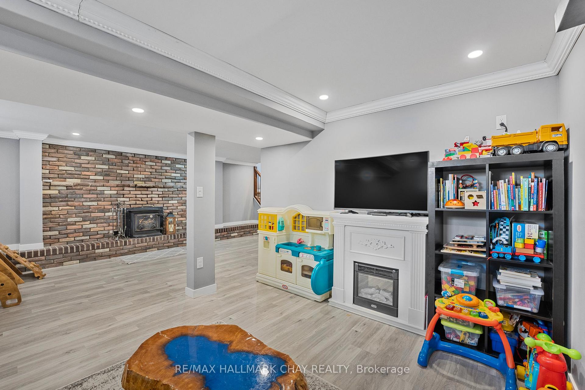 Photo 32 of 316 Pine Drive, Barrie, Bayshore — HOMEH