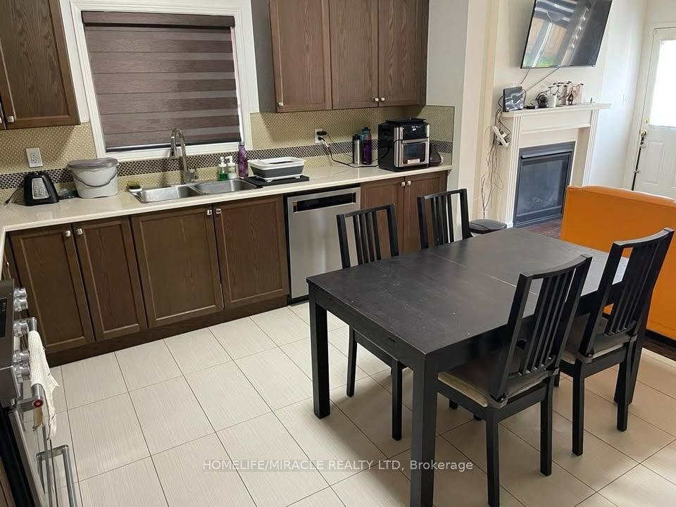 Photo 2 of 23 Cookview Drive, Brampton, Sandringham-Wellington — HOMEH