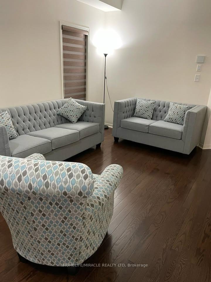 Photo 5 of 23 Cookview Drive, Brampton, Sandringham-Wellington — HOMEH