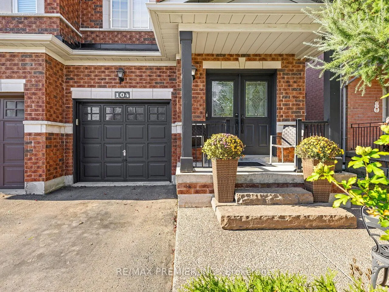 Front of 104 Humbershed Crescent