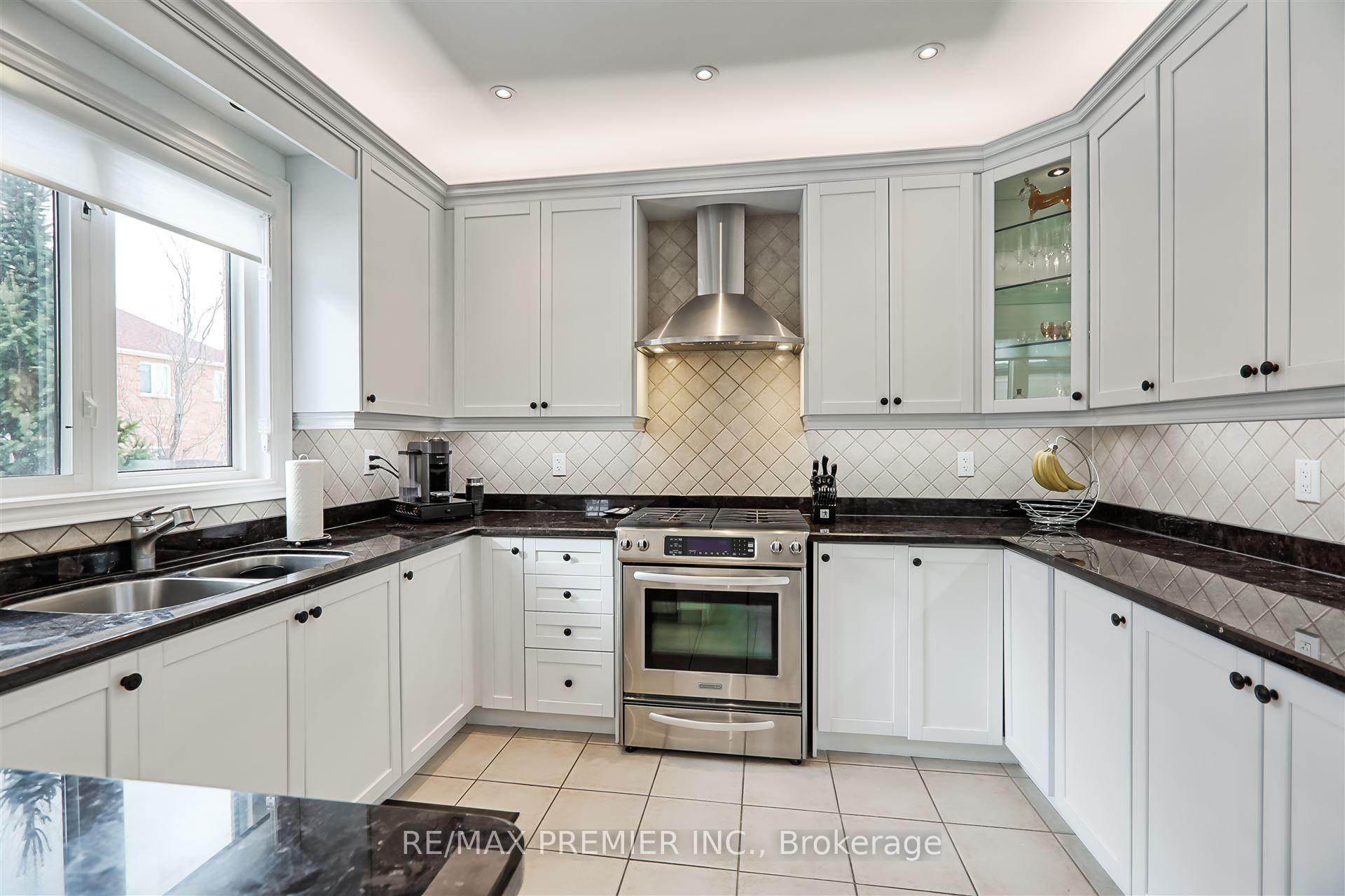 Photo 11 of 50 Basilica Drive, Vaughan, Vellore Village — HOMEH
