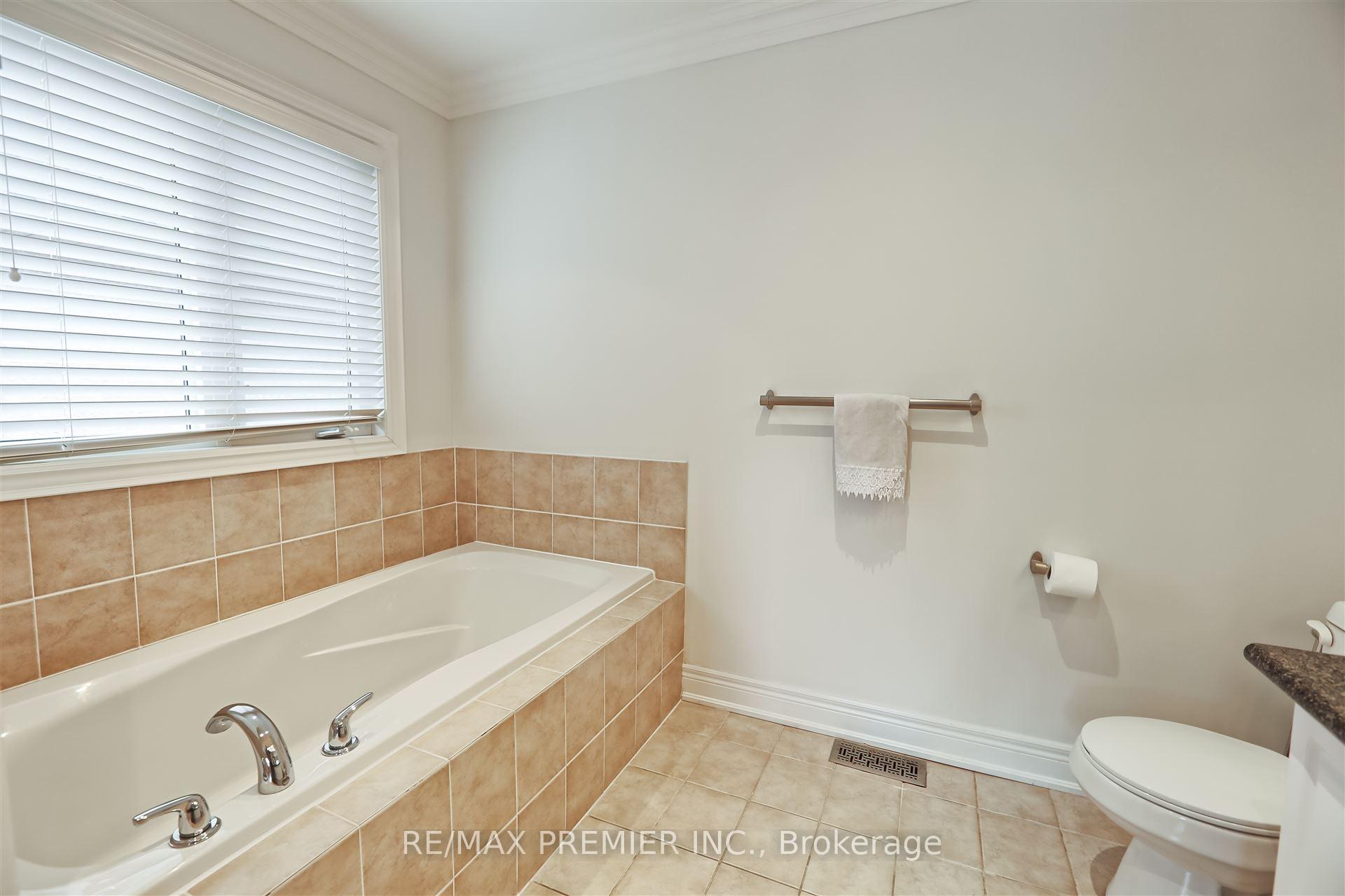 Photo 24 of 50 Basilica Drive, Vaughan, Vellore Village — HOMEH
