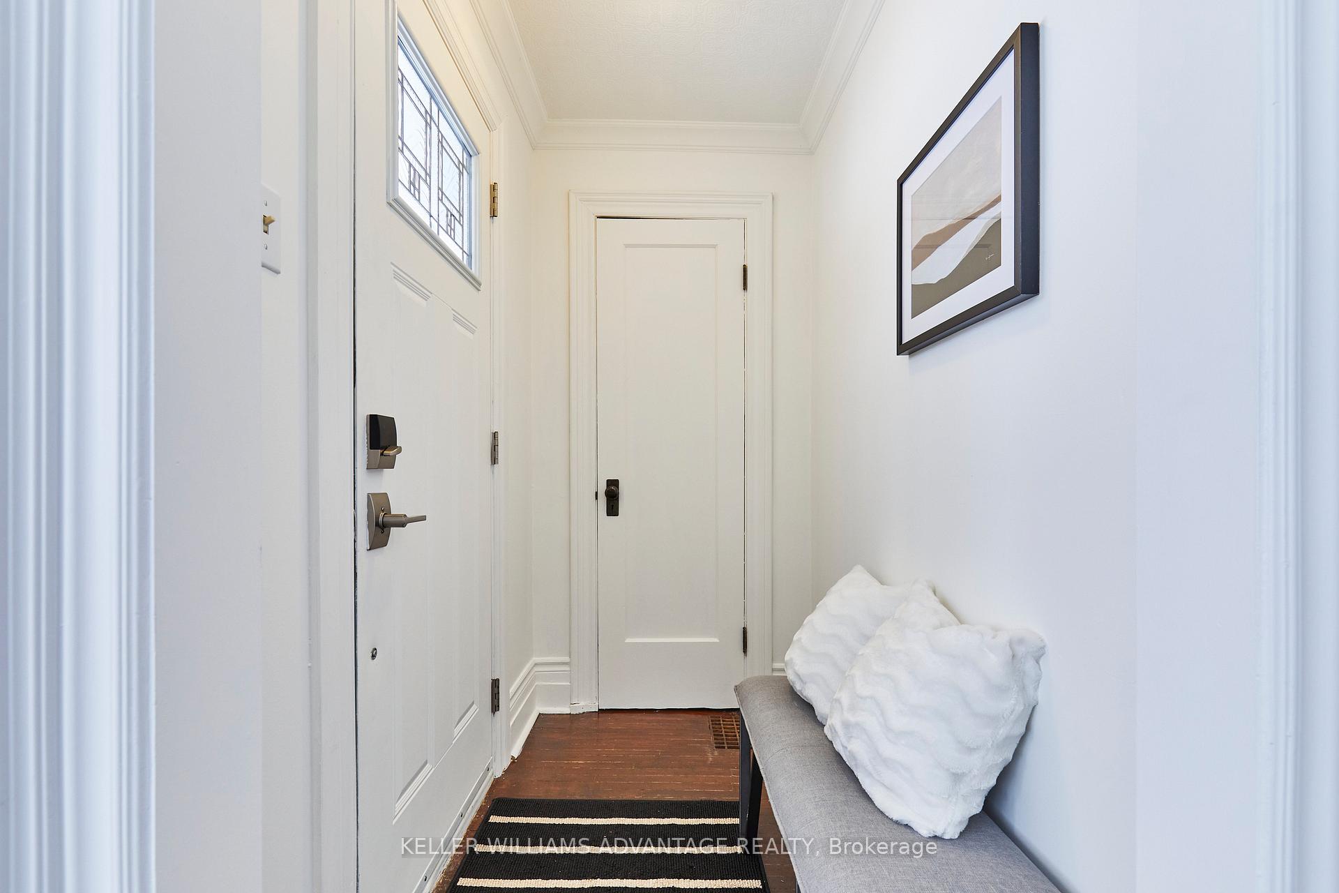 Photo 2 of 25 Henry Street, Barrie, Queen's Park — HOMEH