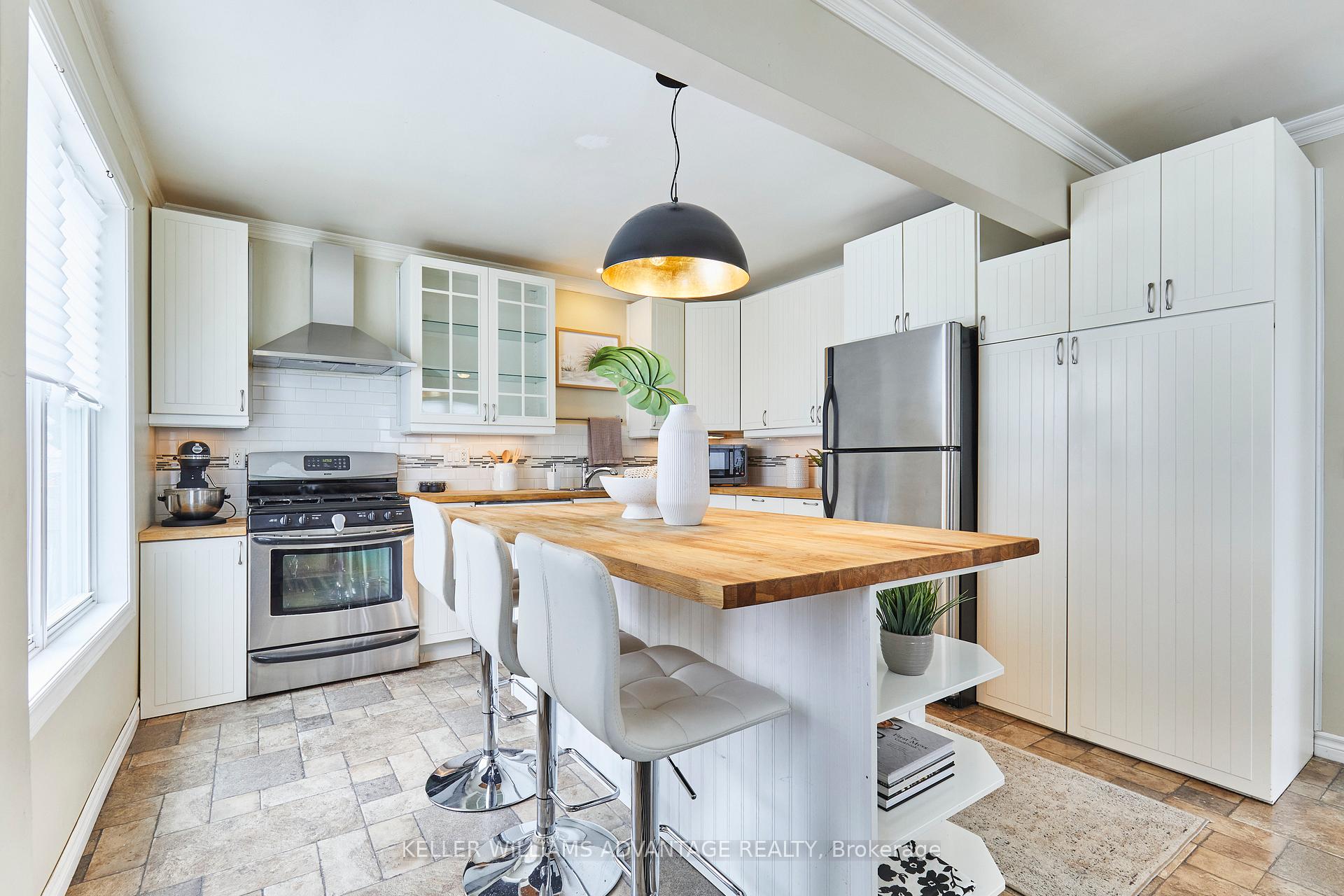 Photo 9 of 25 Henry Street, Barrie, Queen's Park — HOMEH