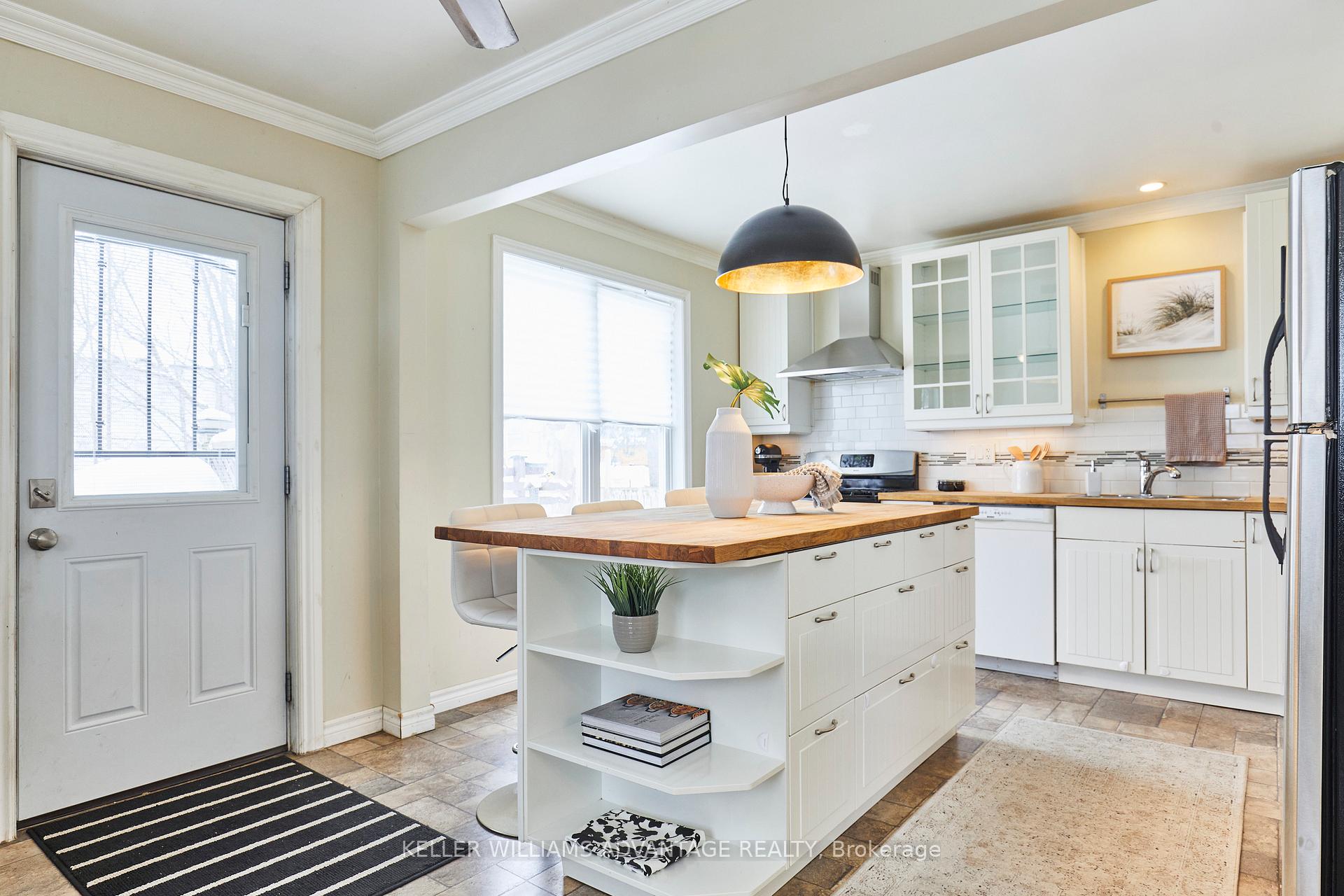 Photo 12 of 25 Henry Street, Barrie, Queen's Park — HOMEH